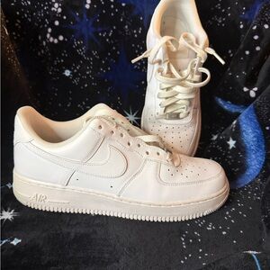 Nike Air Force 1 Low '07 sneakers.